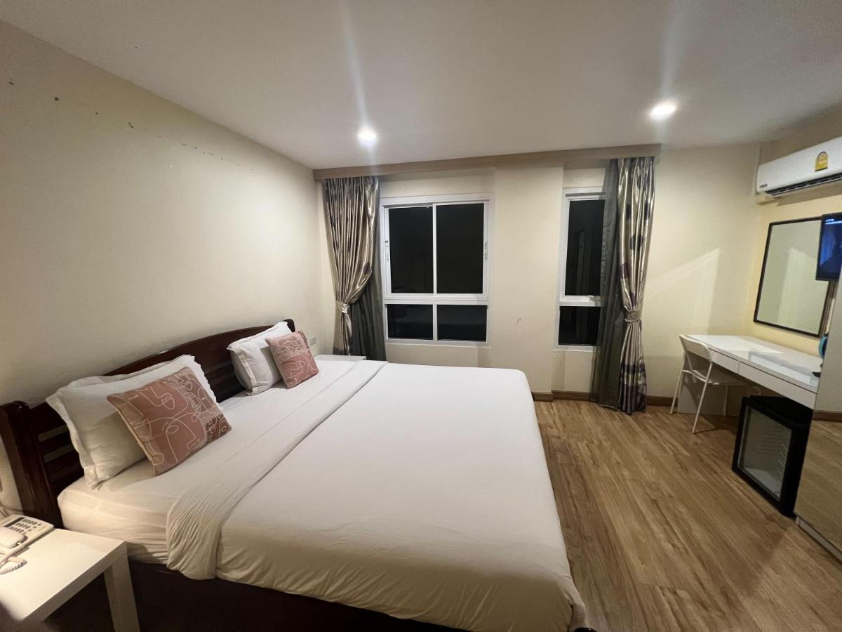 V Check Inn Sukhumvit 22 Bangkok Exteriör bild
