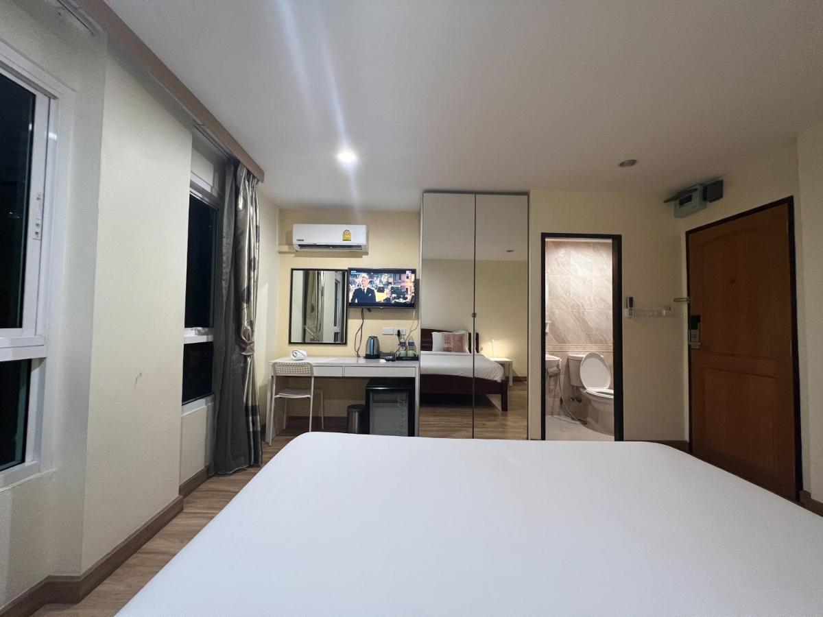 V Check Inn Sukhumvit 22 Bangkok Exteriör bild