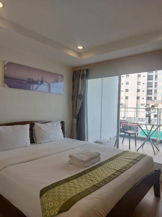 V Check Inn Sukhumvit 22 Bangkok Exteriör bild
