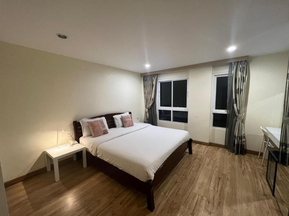 V Check Inn Sukhumvit 22 Bangkok Exteriör bild